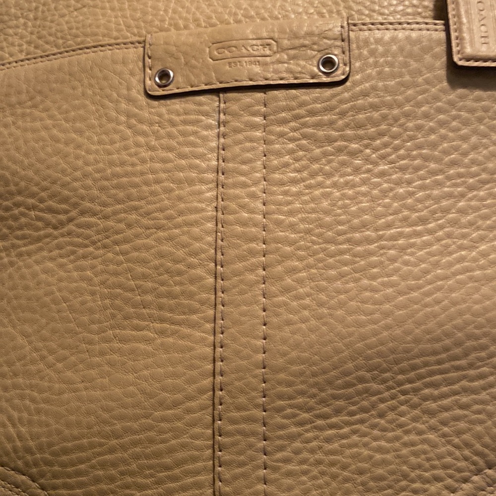 Coach pebbled leather shoulder bag EUC - Picture 6 of 11